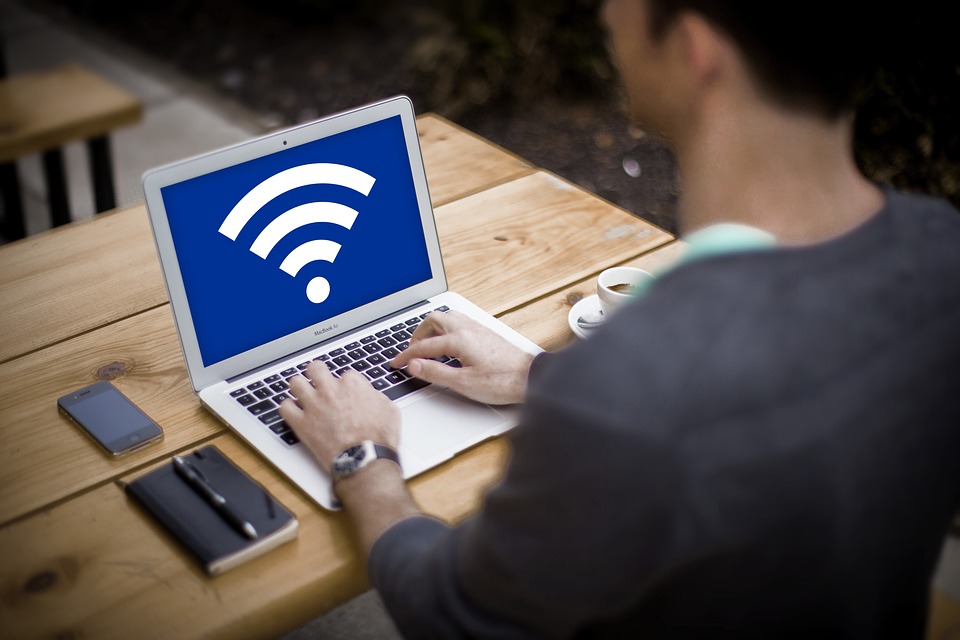 How to save your personal data while using public WI-FI?